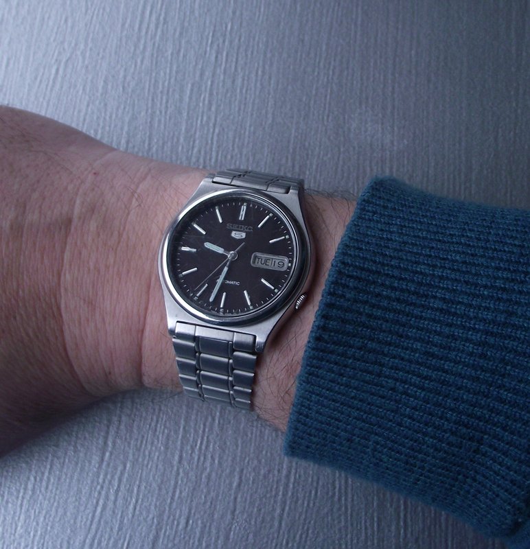 seiko 7009a how do you change the date on yours ?